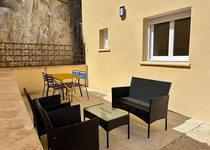 Dom wakacyjny Maison Centre Avec Jacuzzi Interieur *