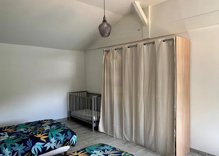 Holiday home Maison Centre Avec Jacuzzi Interieur